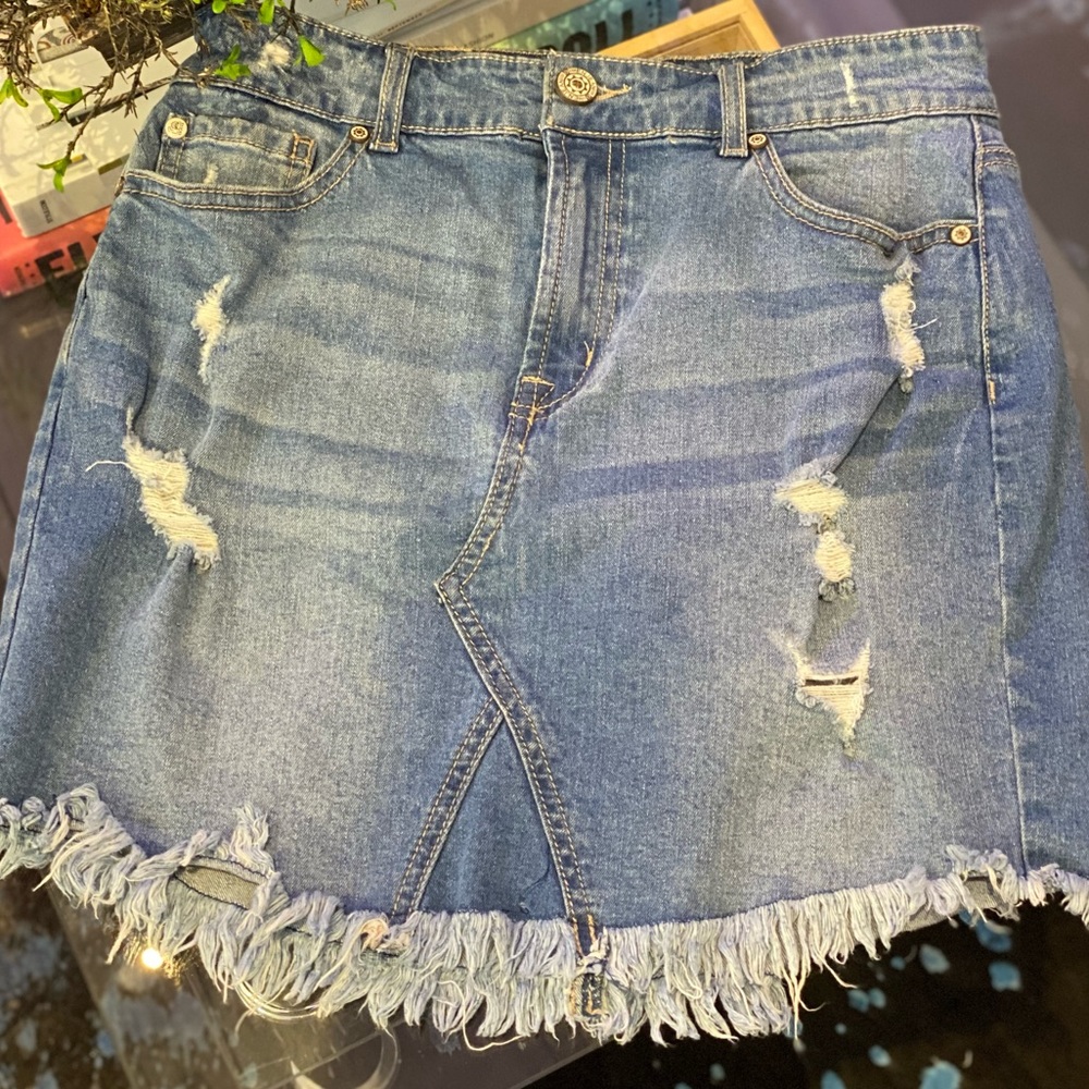 Denim frayed skirt